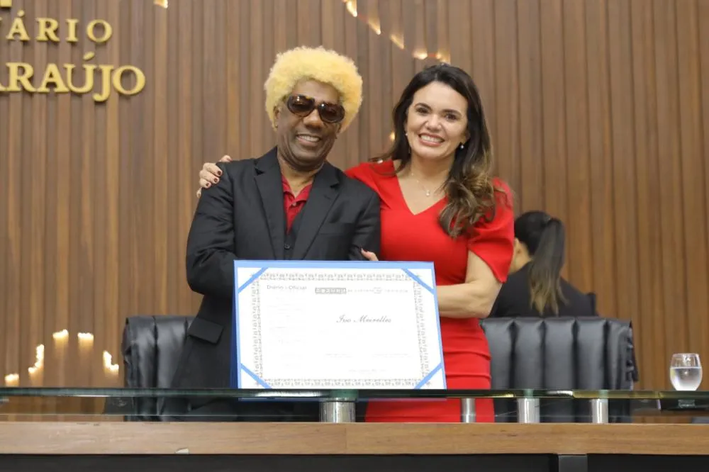 Ao som de “Coração de Batuqueiro”, Ivo Meirelles recebe título de Cidadão do Amazonas