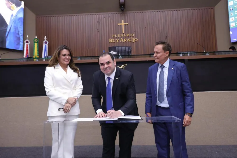 Roberto Cidade assume governo do Amazonas após renúncias e Aleam inicia transição
