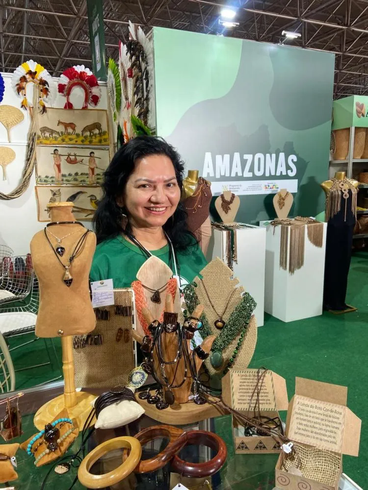 Rita Prossi abre ateliê ao público e apresenta novas biojoias em Manaus