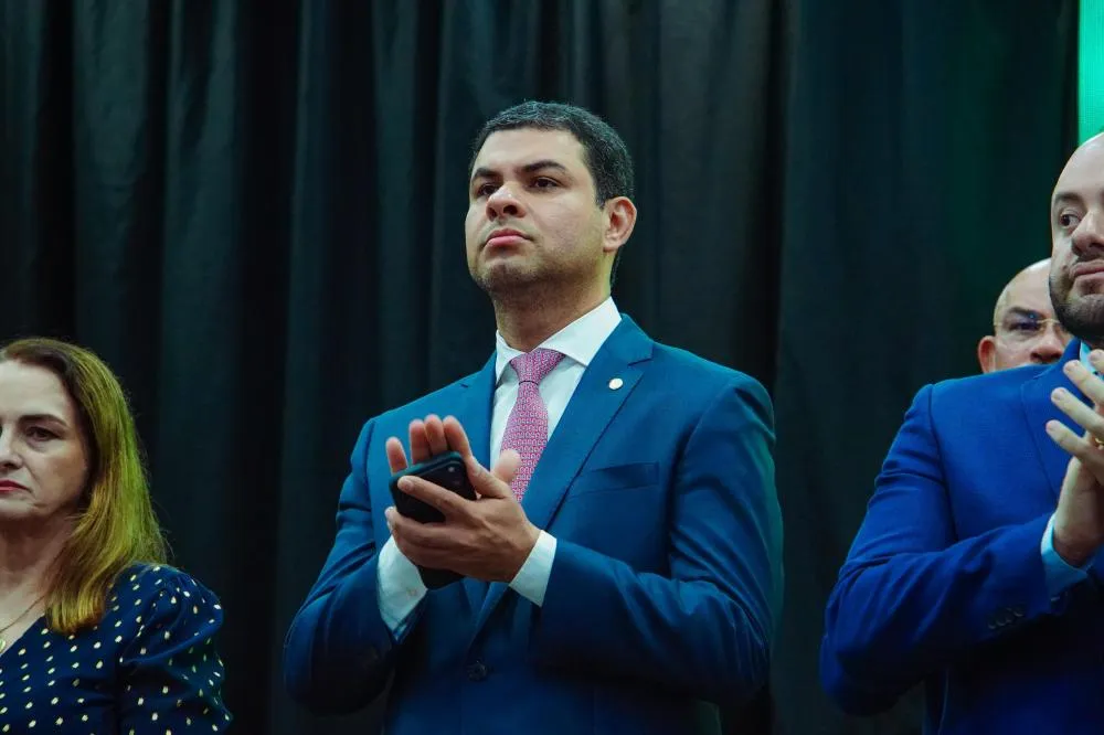 Saullo Vianna participa da abertura do Feclam e reforça defesa das câmaras municipais
