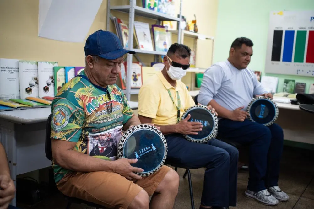 Alunos com deficiência visual apresentam espetáculo de percussão árabe no Largo São Sebastião